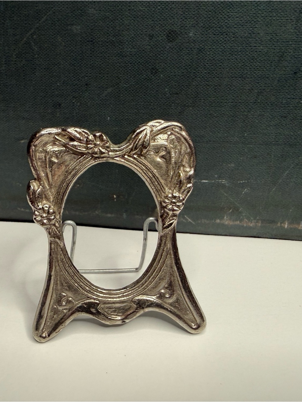 VTG Mini Ornate Silver Tone Decorative Frame Stand